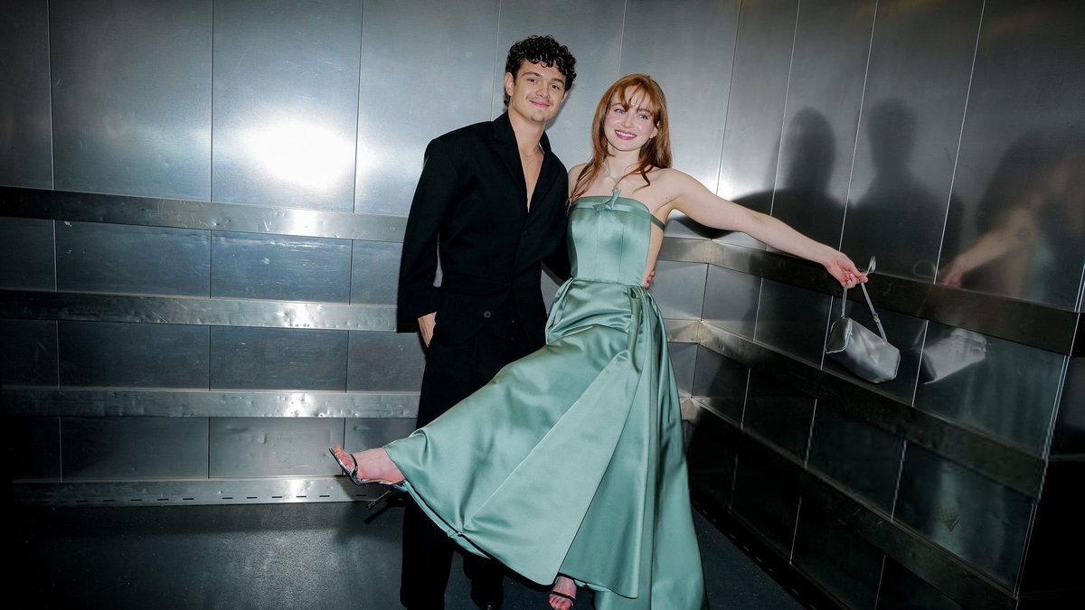 sadie sink posts tweet media