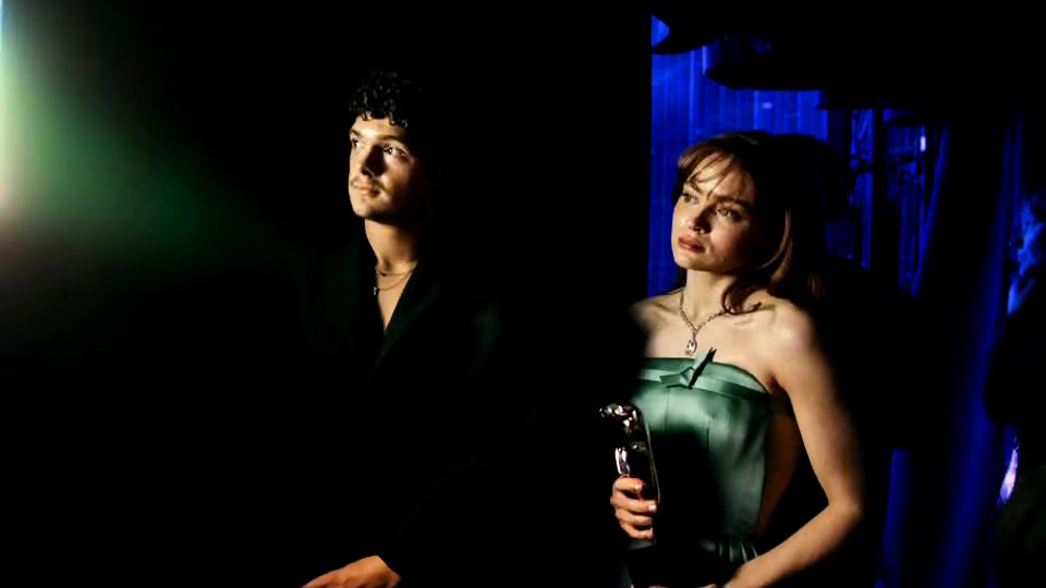 sadie sink posts tweet media