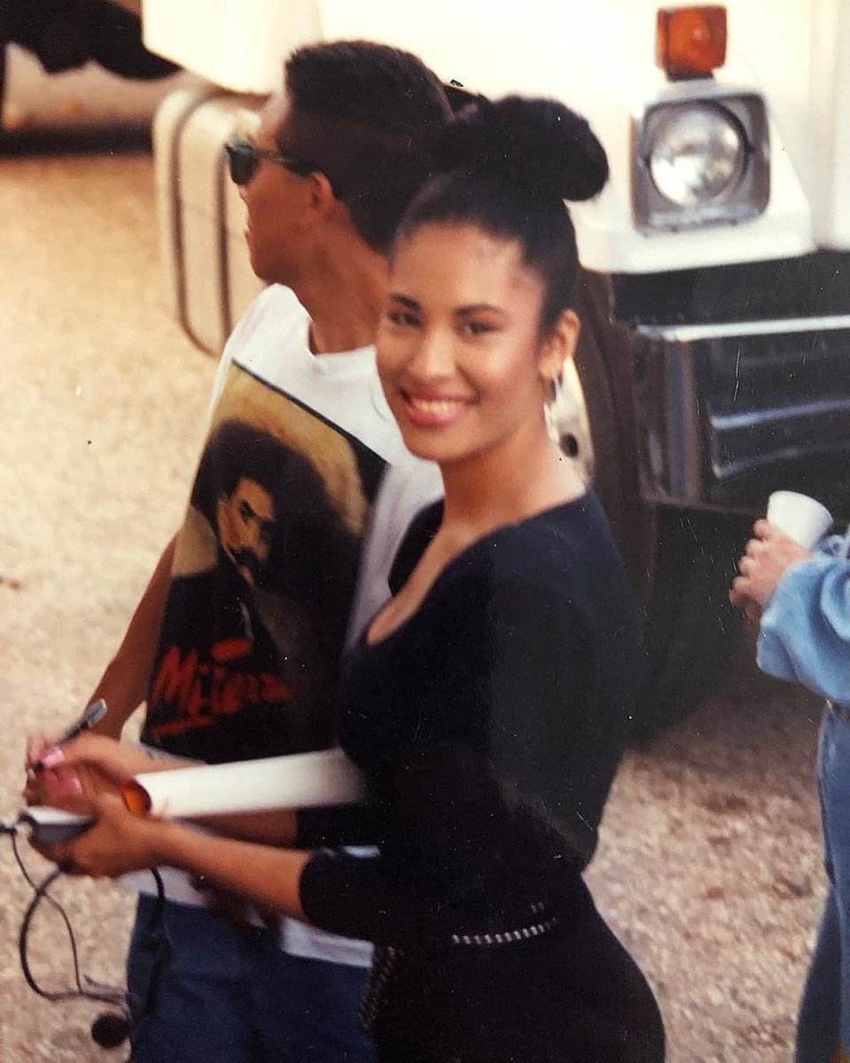 selena quintanilla photographed signing autographs at market hall in dallas, texas.

(december 31st, 1992)