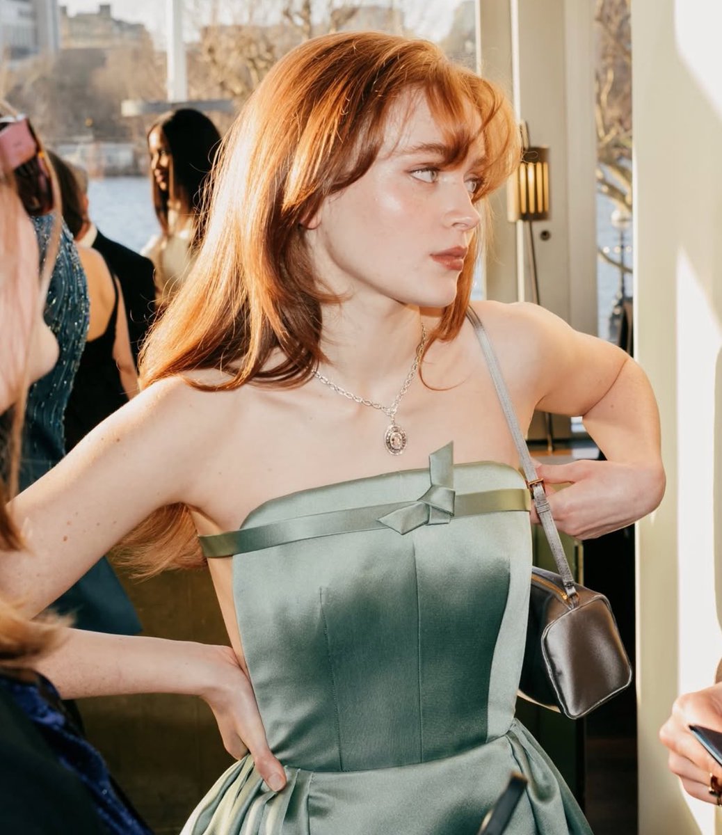 sadie sink posts tweet media