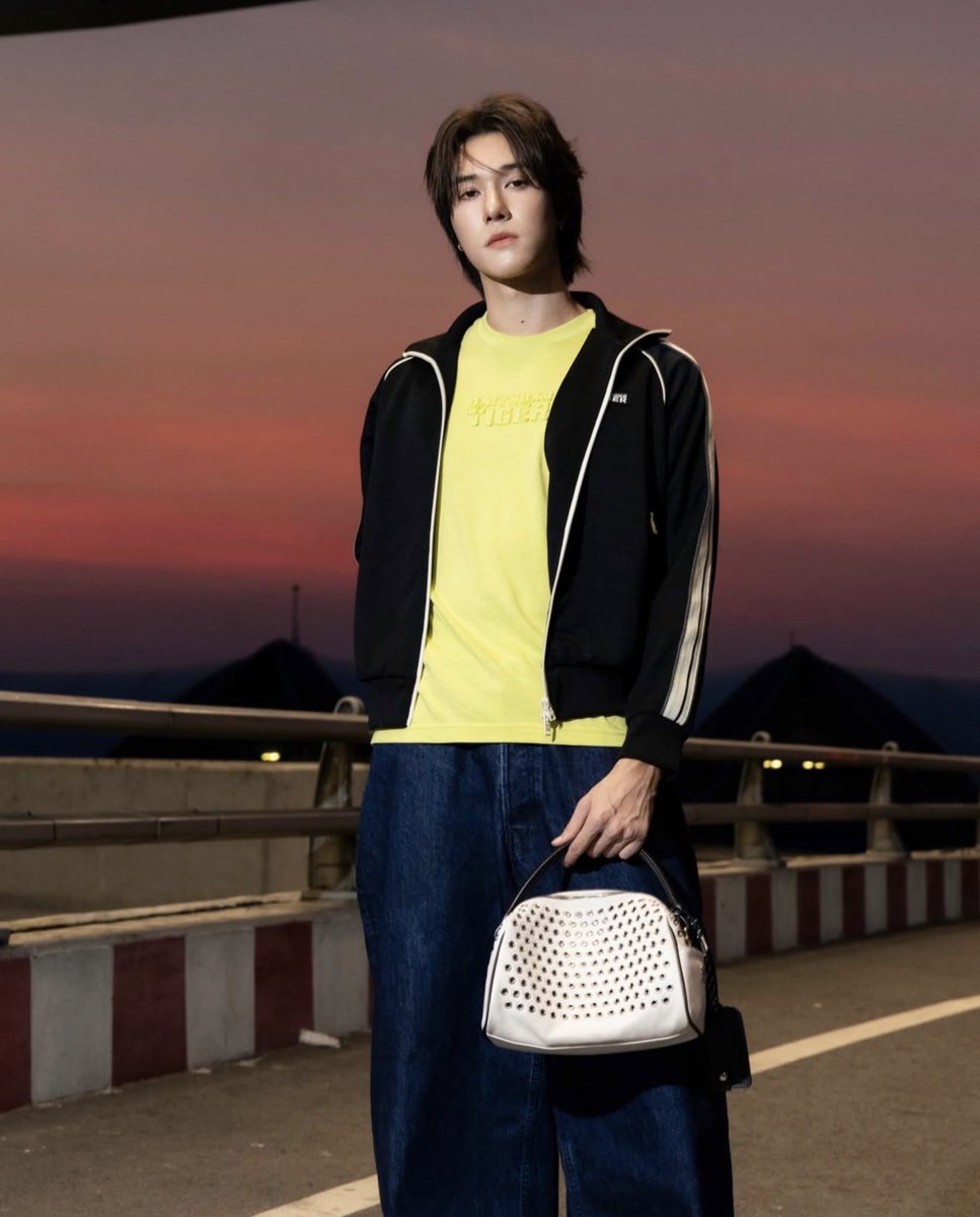 สวัสดีตอนเช้าค้าบโคตาเอะ🌤️ ตอนนี้เรามี 1st Target : 300K Likes น้าสามารถเข้าไปกดไลก์ + เมนต์ และ แชร์ เพื่อเพิ่มเอนเกจให้นานิได้เลยนะคะ โอกาสที่เรารอคอยมาถึงแล้วว ~ มาลุยให้เต็มที่กันค่ะ พวกเราทำได้ แน่นอนน 🥹🫶🏻

NANI READY FOR MILAN MFW26

#OnitsukaTigerAW26
#OnitsukaTiger