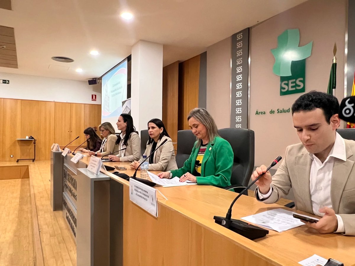 🩺 El CEMEF impulsa las I Jornadas de Formación Sanitaria en la UEx.
👩‍⚕️👨‍⚕️ 130 estudiantes de Medicina, Enfermería y Fisioterapia.
🎓 Más práctica, transversalidad e interdisciplinariedad.
#FMyCCS #UEx #FormaciónSanitaria #CEMEF #CienciasDeLaSalud
