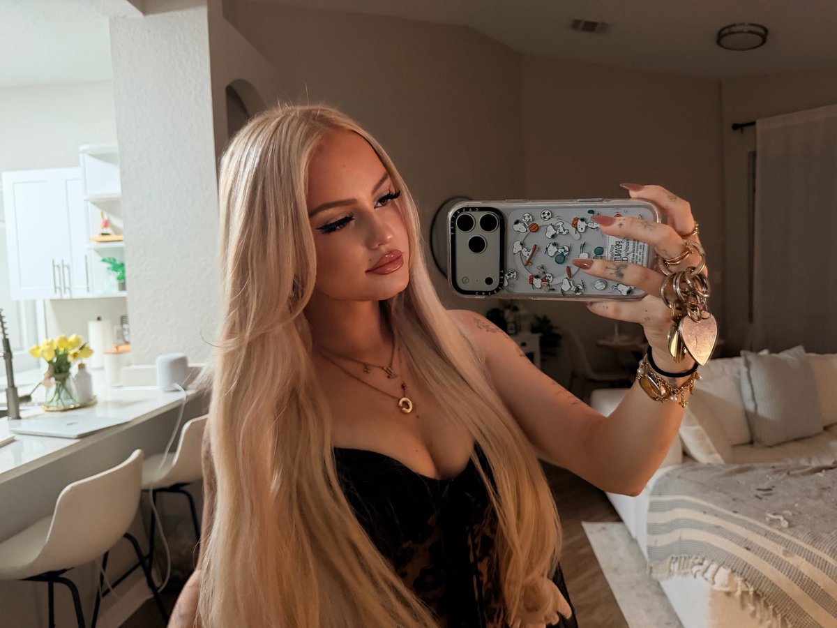 aubrey ♤ ⋆｡˚ tweet media