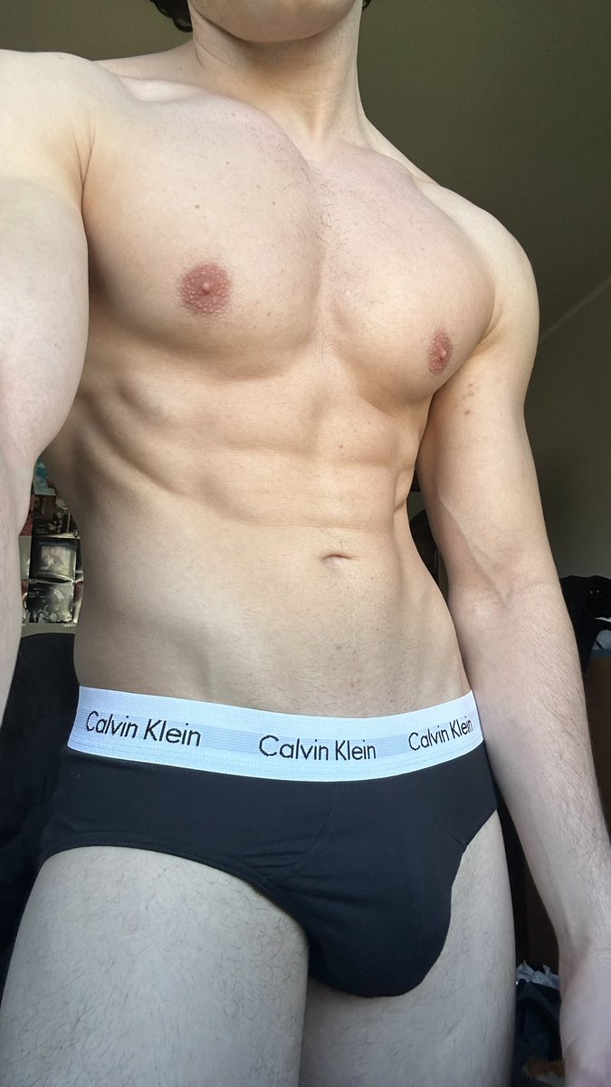ChrisLachowski1's tweet photo. In my calvins https://t.co/WG7RRmvqnb https://t.co/KTg4plpLhb