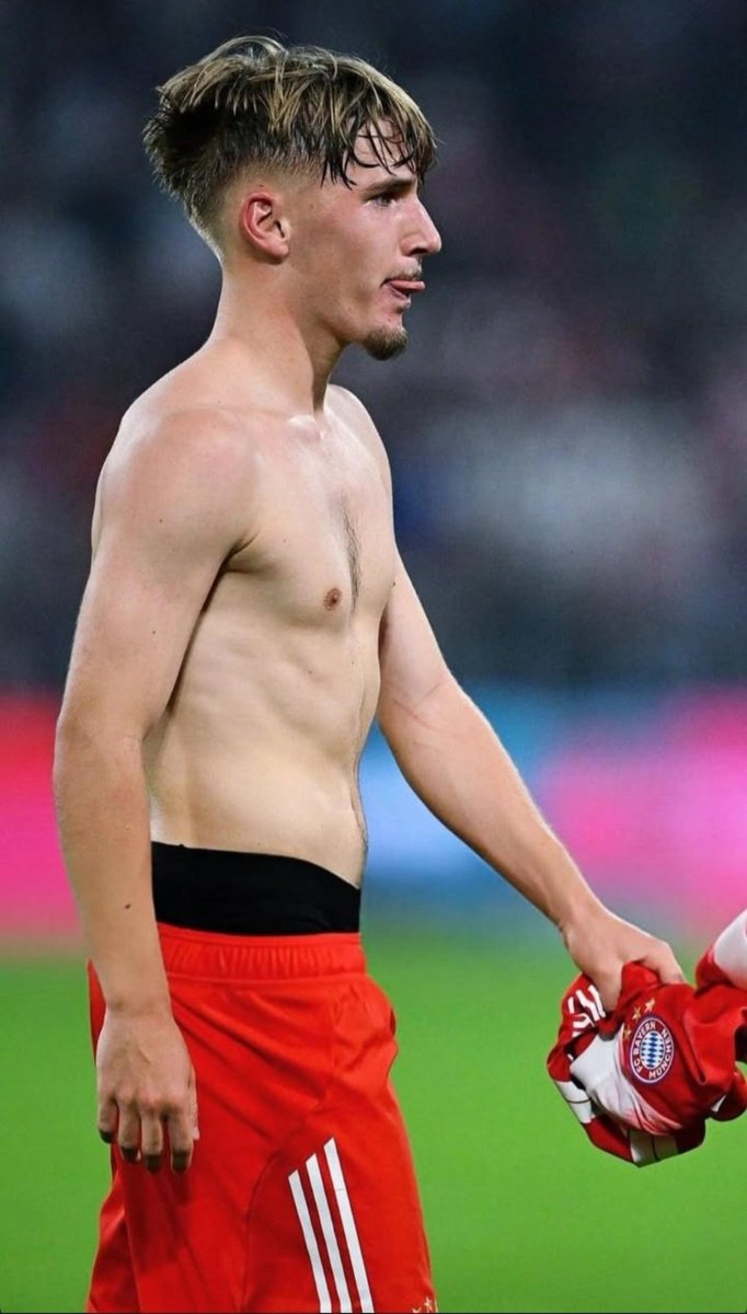 alexfen08's tweet photo. Lennart Karl 🥵❤️‍🔥 https://t.co/1O4bcfH41G