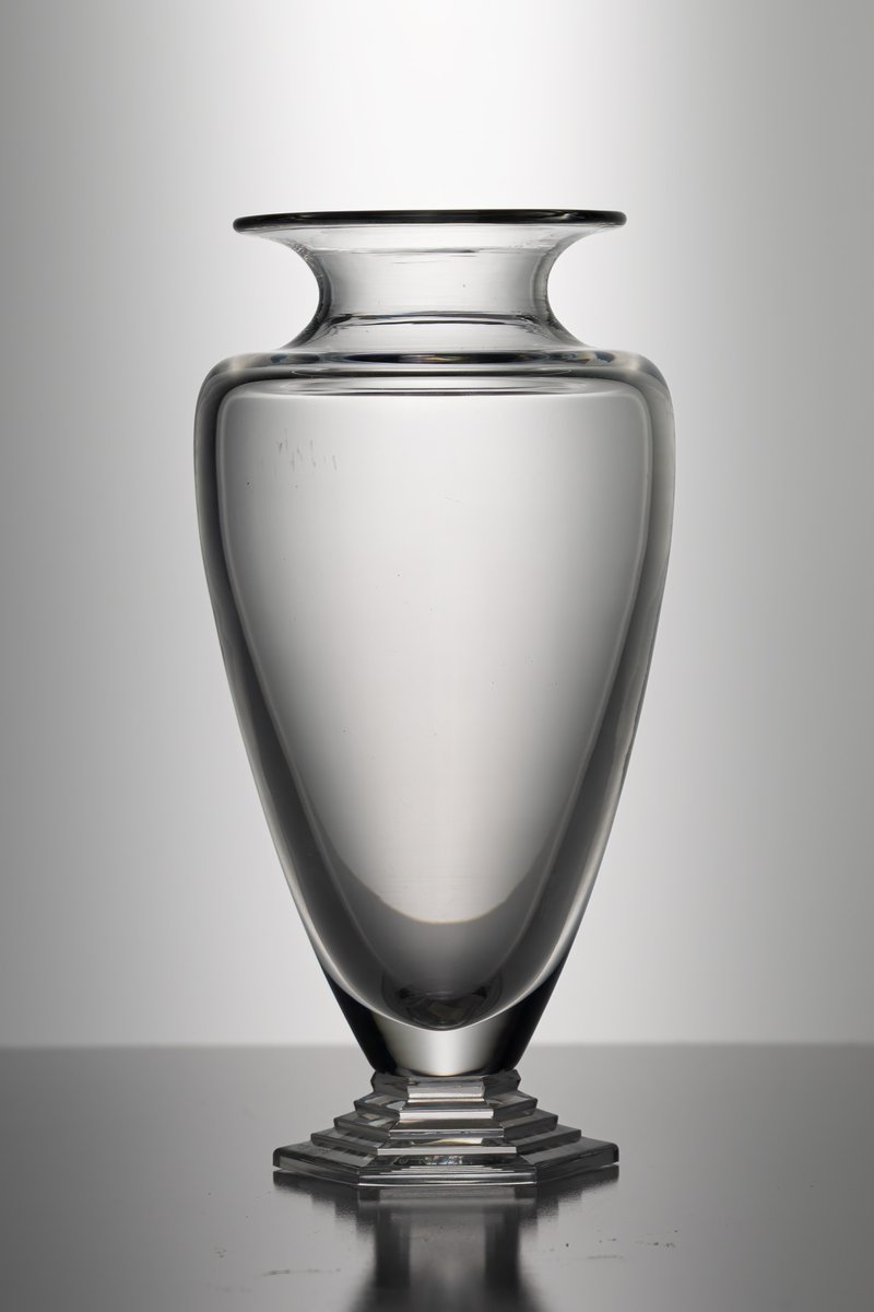 StamelosGallery's tweet photo. Today we are highlighting glass artworks in our permanent collection. 𝘖𝘳𝘴𝘢𝘺 𝘝𝘢𝘴𝘦, 𝘊𝘭𝘦𝘢𝘳 and 𝘖𝘳𝘴𝘢𝘺 𝘝𝘢𝘴𝘦, 𝘉𝘭𝘢𝘤𝘬 by Thomas Bastide and Baccarat. https://t.co/CiDED5KIR0