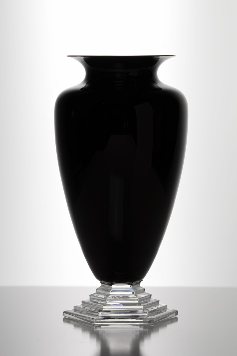 StamelosGallery's tweet photo. Today we are highlighting glass artworks in our permanent collection. 𝘖𝘳𝘴𝘢𝘺 𝘝𝘢𝘴𝘦, 𝘊𝘭𝘦𝘢𝘳 and 𝘖𝘳𝘴𝘢𝘺 𝘝𝘢𝘴𝘦, 𝘉𝘭𝘢𝘤𝘬 by Thomas Bastide and Baccarat. https://t.co/CiDED5KIR0