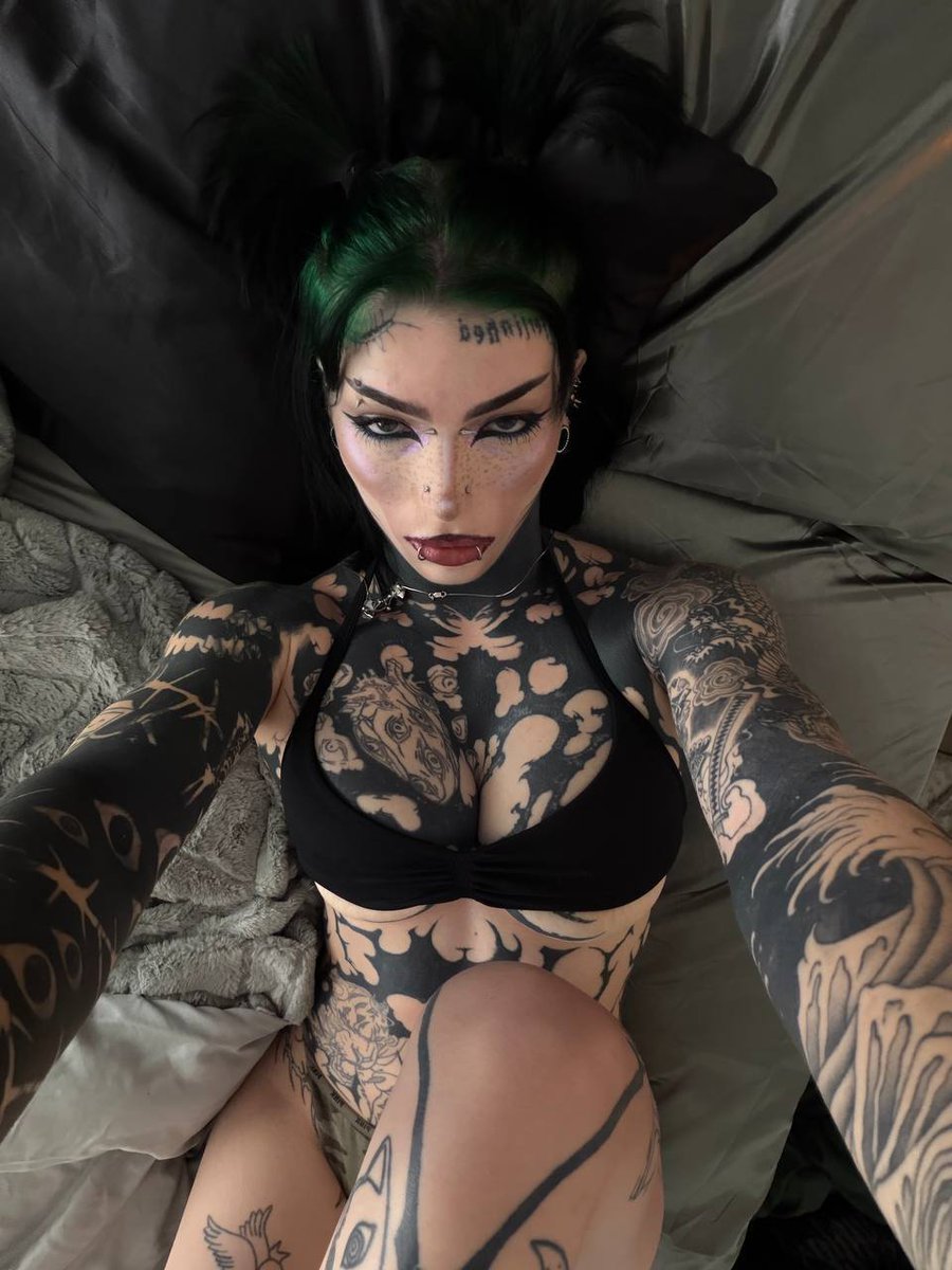 LetsGoAltGirls's tweet photo. looking to expand my goth girl collection. HMU https://t.co/4T60MIjJ5a
