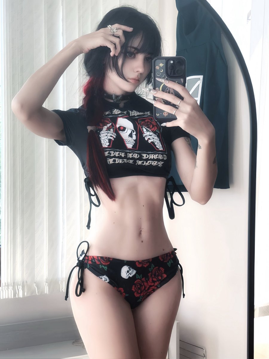LetsGoAltGirls's tweet photo. looking to expand my goth girl collection. HMU https://t.co/4T60MIjJ5a