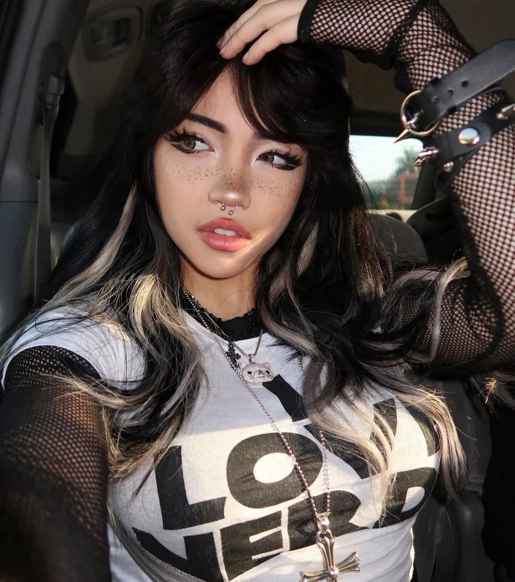 LetsGoAltGirls's tweet photo. looking to expand my goth girl collection. HMU https://t.co/4T60MIjJ5a