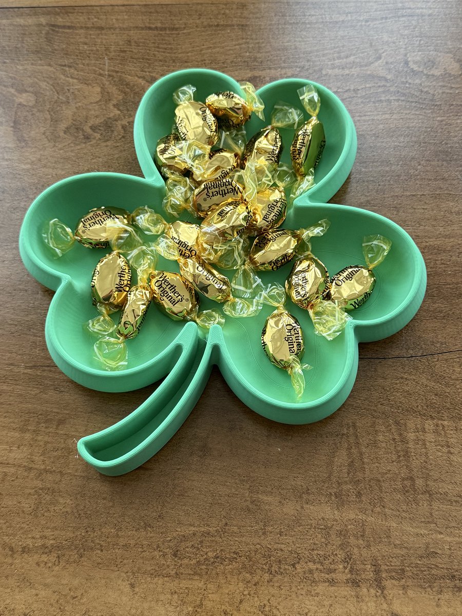 BrentsWorkbench's tweet photo. Elevate your home decor with this stylish Shamrock Tray! Personalize your space with our unique 3D printed model. Get it now: https://t.co/QBs1eoNj3C #3DHomeDecor #StylishLiving @Thangs3D https://t.co/DjqT8B6psA