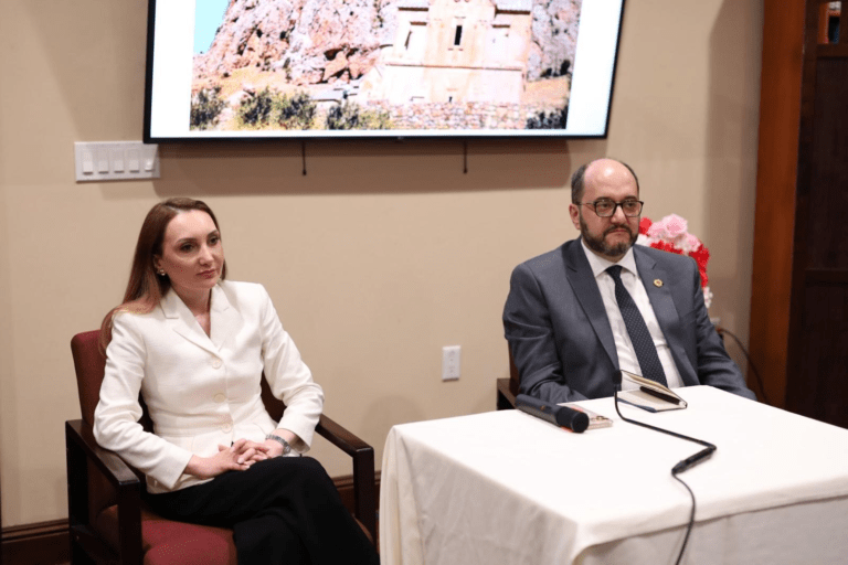 Two Armenian Officials Waste Taxpayers’ Money on a Useless Trip to Los Angeles
thecaliforniacourier.com/two-armenian-o…