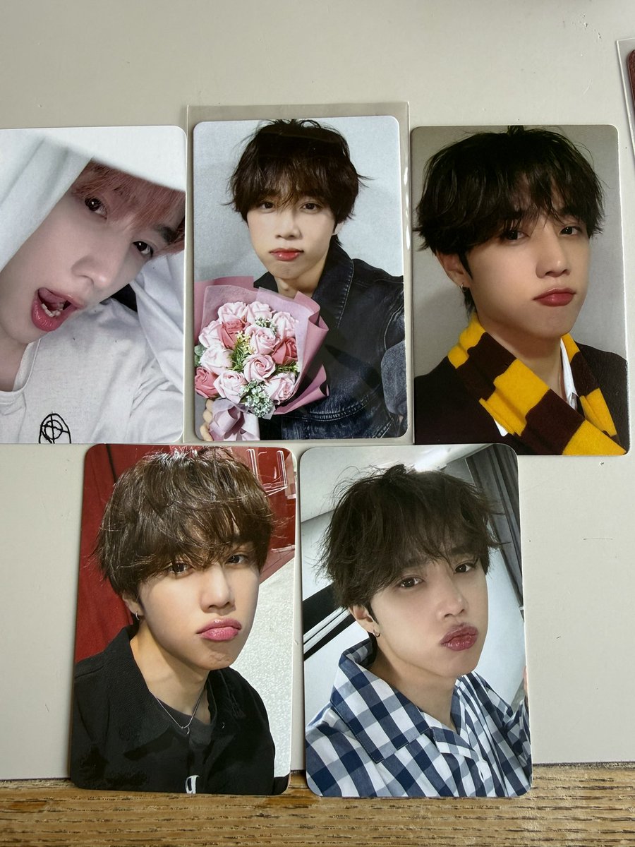 nyuclouds's tweet photo. I FINALLY GOT MY HANDS ON FLOWER BOUQET SUNWOO AND KIRBY CHANHEE OMG IT WAS LIKE MY DREAM PHOTO CARD (still want pink haired whisper chanhee </3)

And I got my signed album <3
#theboyz #kpop #kopalbums #theboyzalbum #theboyzphotocard #deobi https://t.co/yHVnEEBV2r