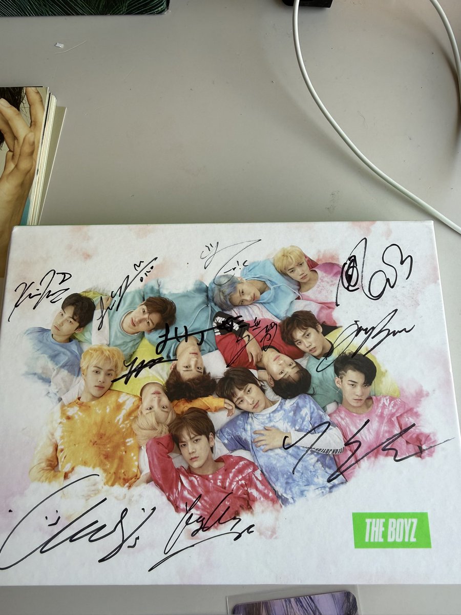 nyuclouds's tweet photo. I FINALLY GOT MY HANDS ON FLOWER BOUQET SUNWOO AND KIRBY CHANHEE OMG IT WAS LIKE MY DREAM PHOTO CARD (still want pink haired whisper chanhee </3)

And I got my signed album <3
#theboyz #kpop #kopalbums #theboyzalbum #theboyzphotocard #deobi https://t.co/yHVnEEBV2r