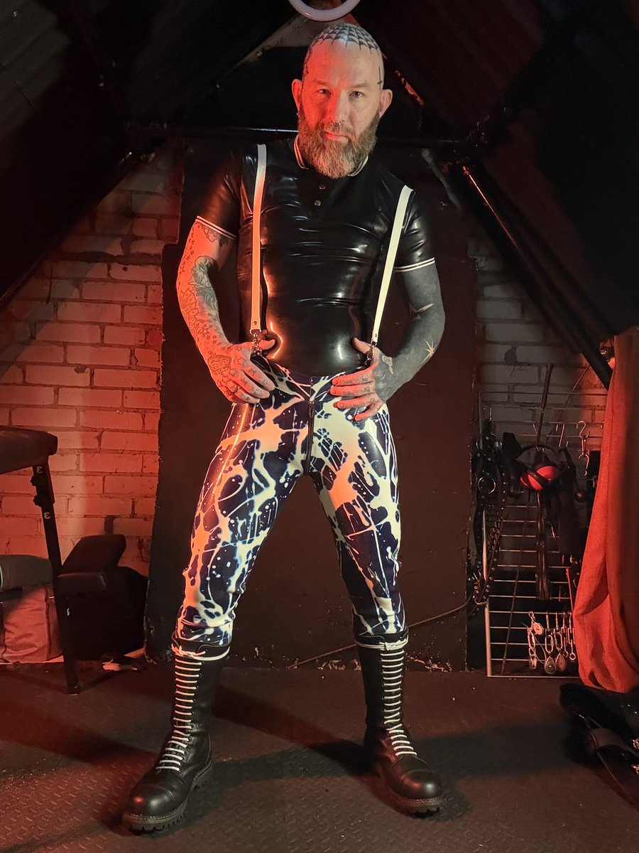 inkedleatherlad's tweet photo. New rubber bleachers from @RubAddiction 😈😈 https://t.co/R4kIx5QY9F