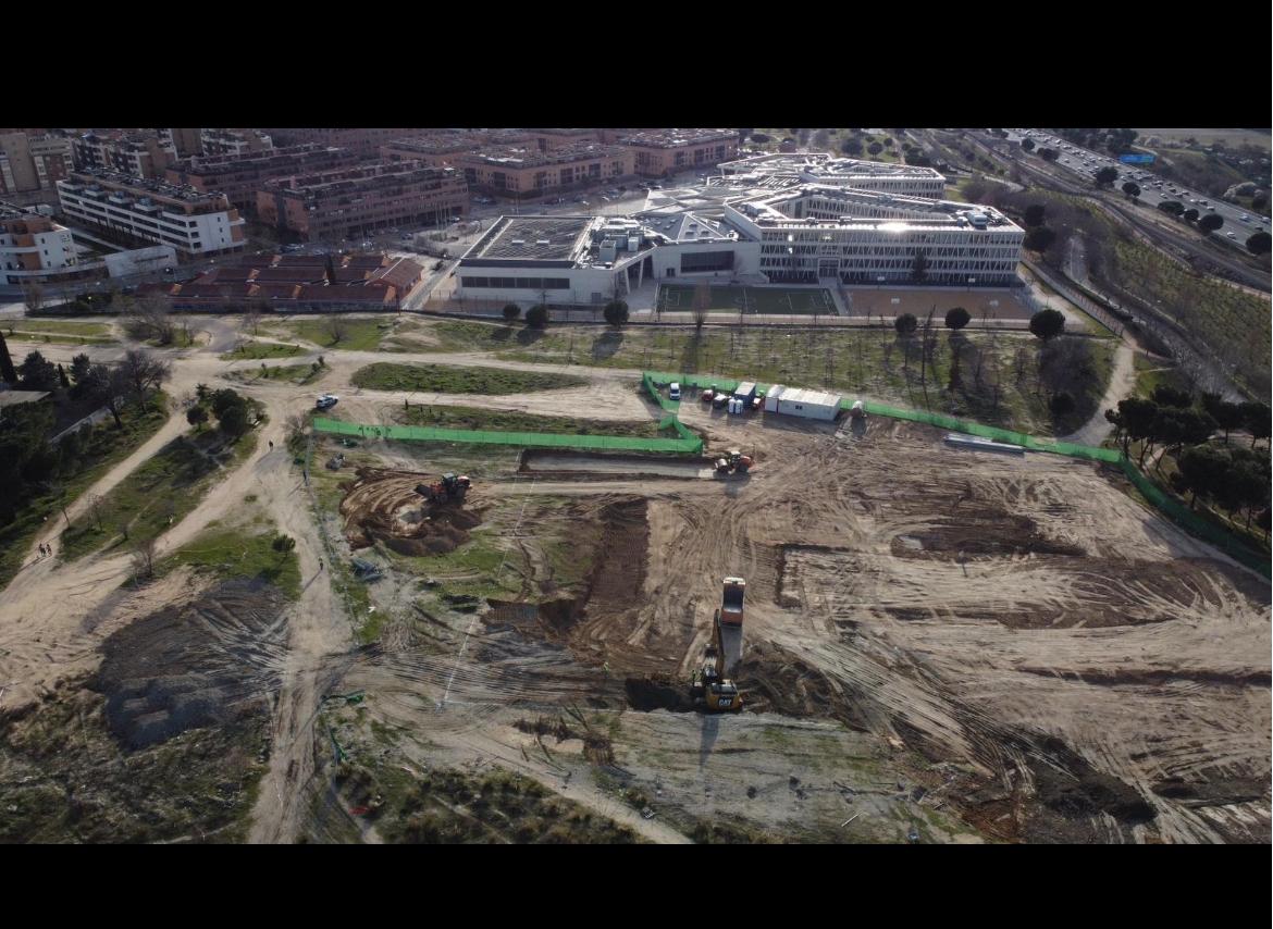 nomegacanton's tweet photo. @carlosizqtorres @GrupoPPMadrid @AlmeidaPP_ Lo que está creciendo es el #megacantón de #montecarmelo. Al final, este alcalde del @ppopular va a crear directamente una zona industrial en un triángulo formado por dos colegios y una guardería. ¿Quién defiende a los 6.000 niños de los centros educativos del barrio? https://t.co/TCbnD0d5eJ