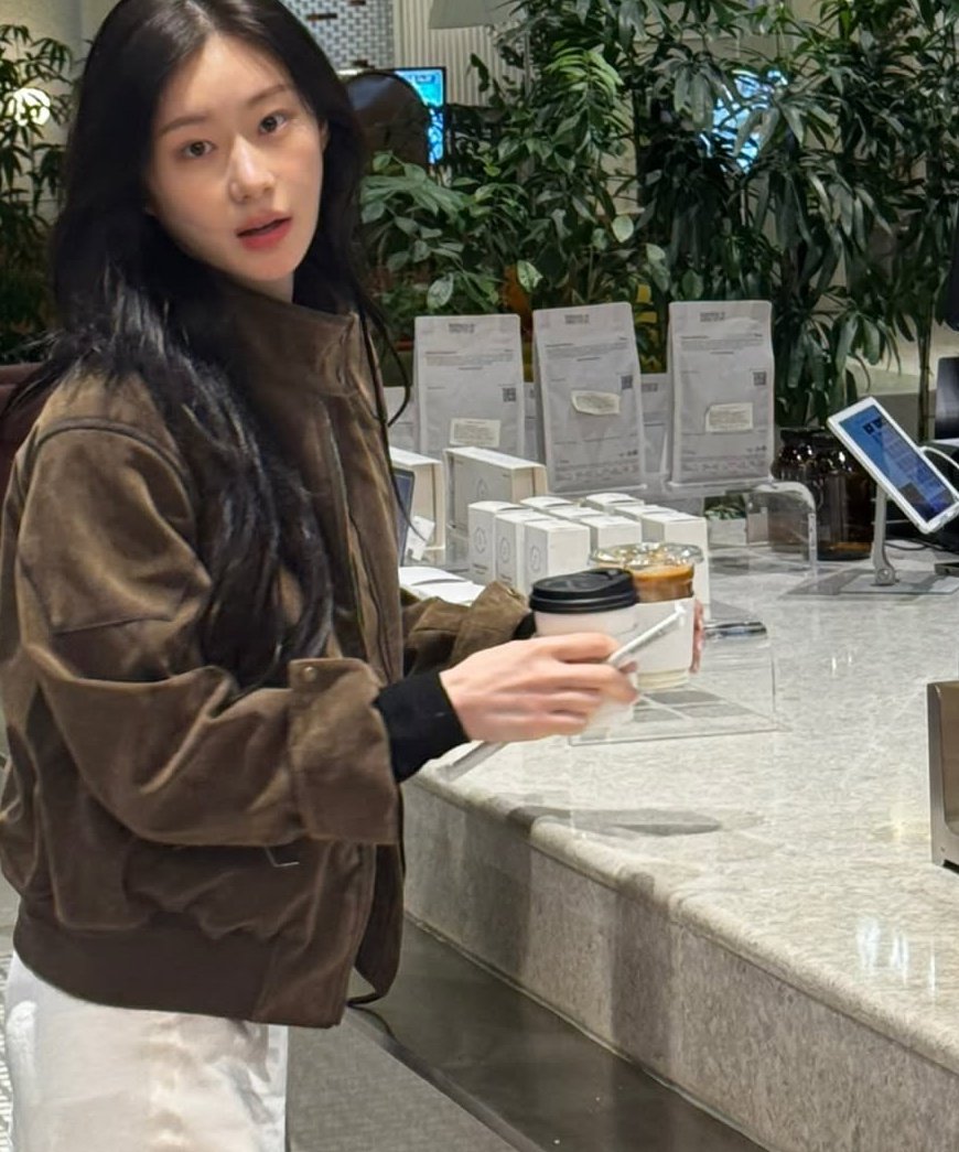 starfess's tweet photo. -star knp ya paling suka kau liat chaeryeong itzy poto pas pose gini? kek candid tapi engga, pose apasih ini namanya guys? ya gtu lah, wkk so cute so pretty ofc 🥺😍😍😍🩵

https://t.co/EH7MSFkBYB