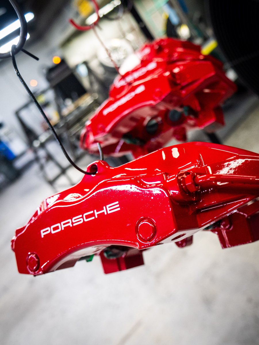 AWRepairPro's tweet image. A striking red for these Porsche calipers. Our professionals on them powder coated, refreshing the color. 

Do you have something you want powder coated? Come check our in-shop our color wall!

#alloywheelrepair #powdercoating #calipers #porsche #custom