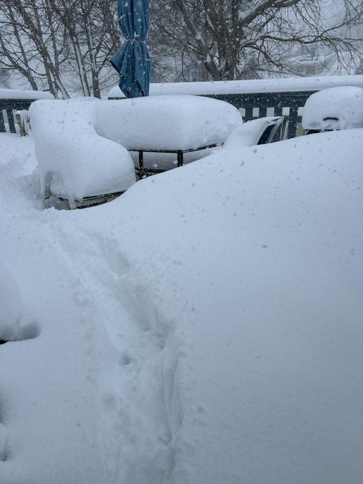 MattDevittWX's tweet photo. 33 INCHES OF SNOW! ❄️ Providence, Rhode Island, just had their all-time greatest snowstorm on  record with 33" so far, beating out the Blizzard of '78. Montauk Point  on Long Island had hurricane-force wind gusts of 84 mph too! These are  new pictures today from the historic Northeast #Blizzard. #RhodeIsland