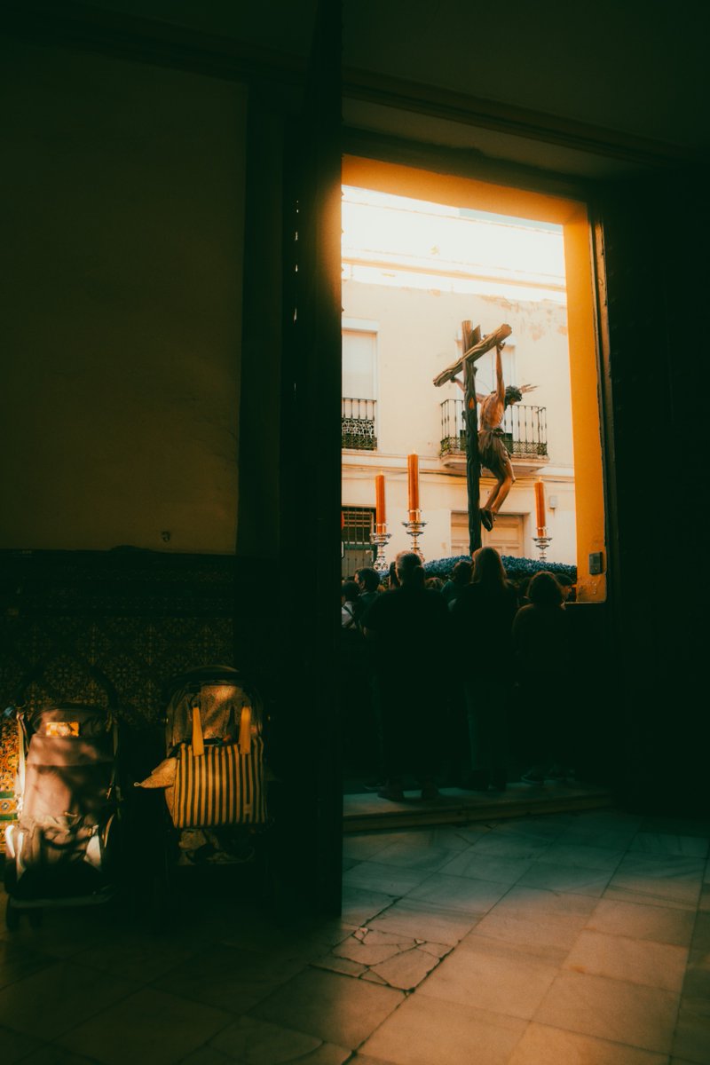 Luz de luz. <a href="/HdadHiniesta/">Hermandad de La Hiniesta</a> 
Foto: Jaime Collado <a href="/colladoagui/">Jaime Collado</a>