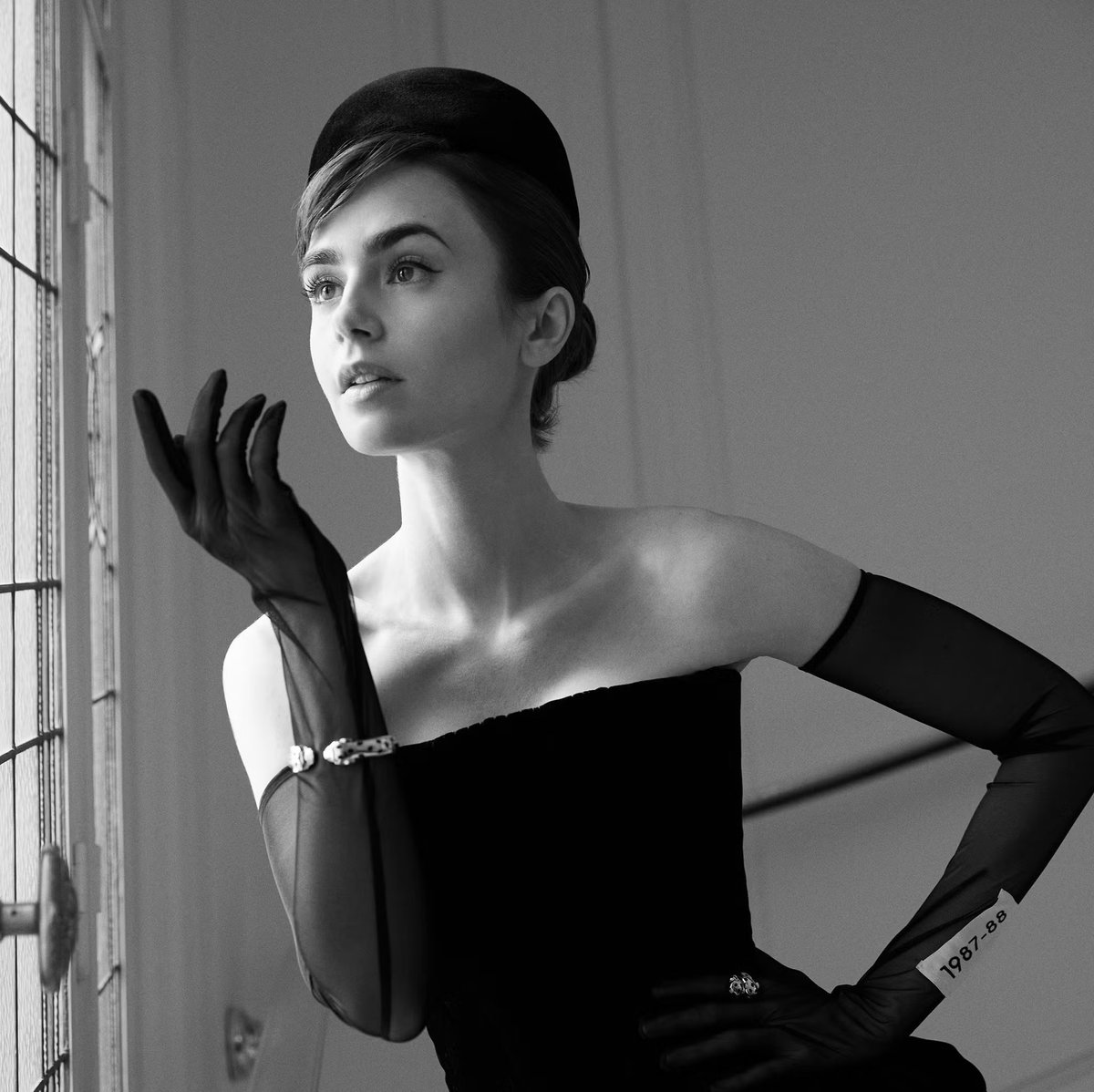 PopCrave's tweet photo. Lily Collins will be playing Audrey Hepburn in an upcoming film that focuses on the making of her 1961 classic ‘Breakfast at Tiffany’s.’ https://t.co/q5485w652G