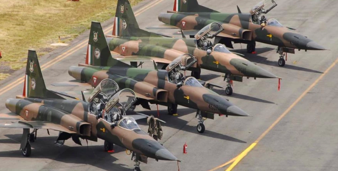 Dice el Secretario de la Defensa <a href="/Sedenahn/">Secretaría de Estado de Defensa Nacional</a> que al Mencho lo trasladaron herido de Tapalpa a Michoacán en helicóptero porque allá había un avión caza para llevarlo a la CDMX, neta? ¿Trasladar prisioneros y un elemento del ejército heridos en un avión caza?