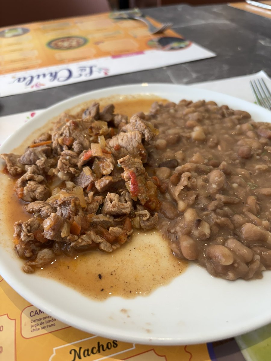 MilyNaveja's tweet photo. Mi reconocimiento al @Marriott 
en Puerto Vallarta en el momento del caos alimentaron a todos quienes estábamos ahí resguardados, no importó que no fuéramos huéspedes, gracias https://t.co/dr0PLzvubL