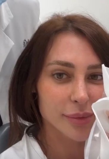 Piccola pausa da doc per Mavi paziente ... ahia!!!🦷

Comunque io innamorata di come le sta questo colore 😍

#tommavi