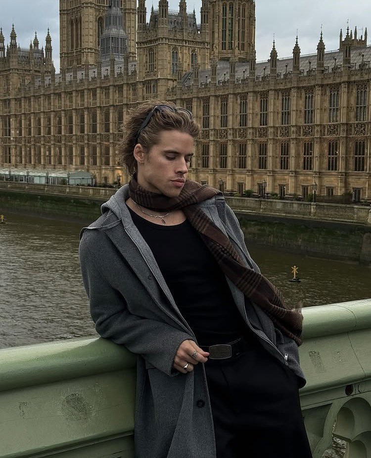 — Kitt Azer 👑 —