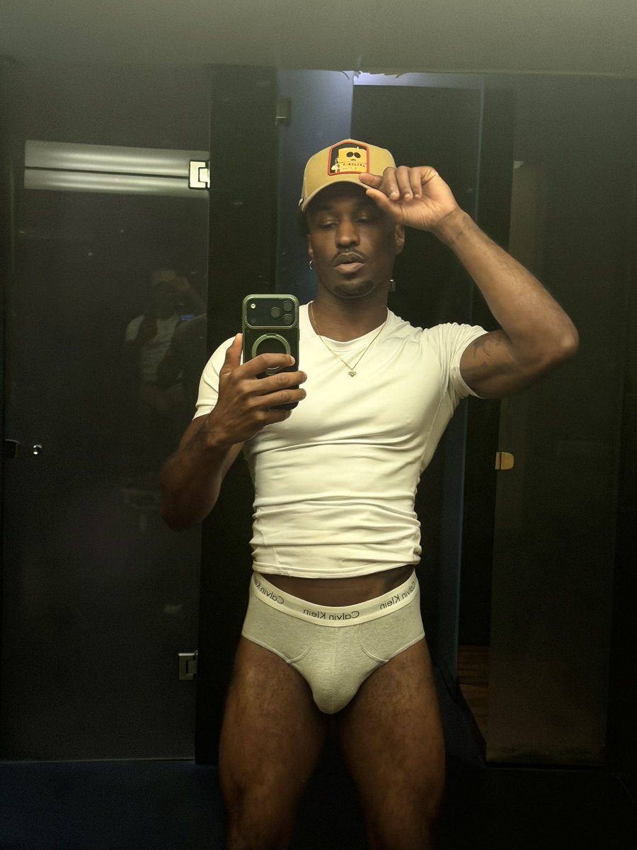 AdrianJeanX's tweet photo. Retweet and I’ll send free nude 📸 https://t.co/SumlDG1XWU