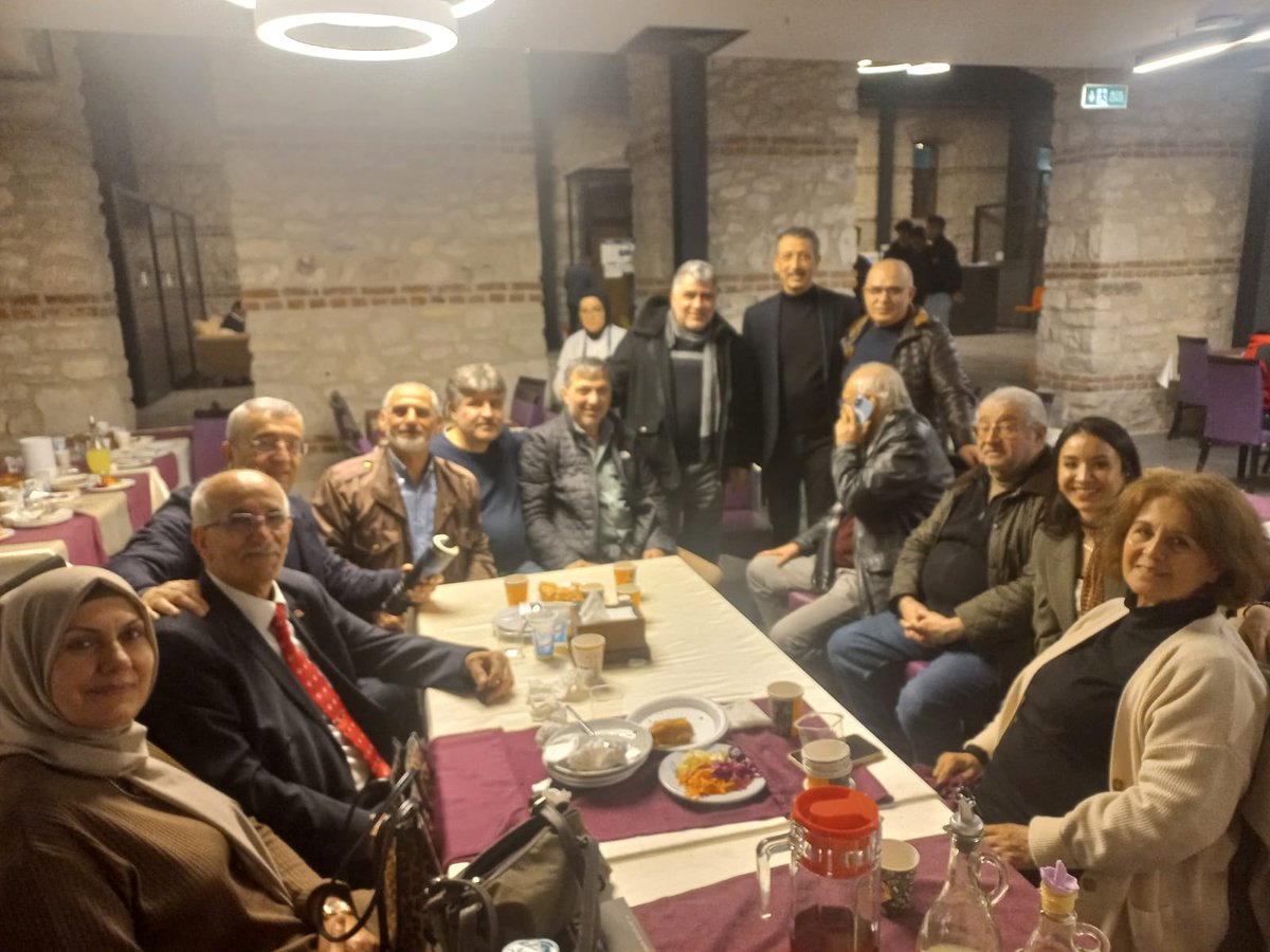 TuranHocaoglu's tweet photo. Türk Mühendisler Birliğinin geleneksel iftar yemeğinde dost, arkadaş ve meslektaşlarımızla buluştuk. İstanbul'daki Mühendis ve Mimarlar için önemli bir sivil toplum kuruluşu olan Türk Mühendisler Birliği 
Başkanı Sayın Recai Alp ve yönetimine  bu güzel gece için teşekkür ederim. https://t.co/GK72yIMunt