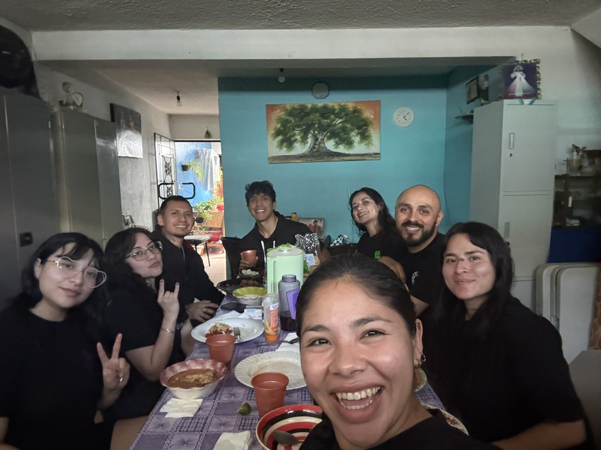 AjnaDanzaC's tweet photo. La fortaleza de esta compañía radica en su gente. Unidos, superaremos cualquier adversidad que el entorno nos presente… 🙏❤️
#ajndanzac #gdl #art https://t.co/iDVz9Kjg8D