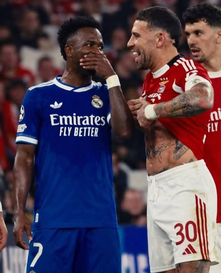 "Los cobardes que se tapan la boca"