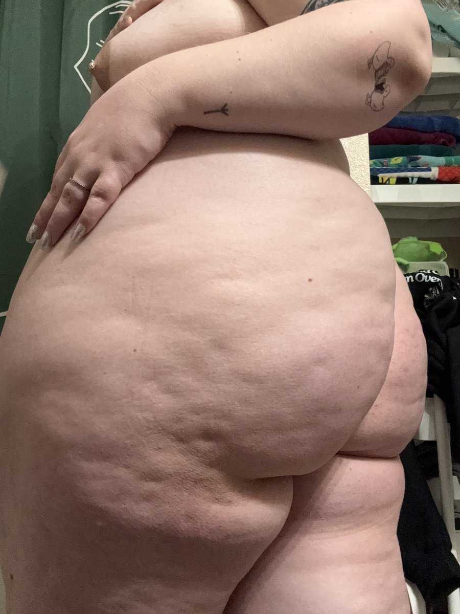 BlakeUnhinged's tweet photo. i’m getting fatshamed on facebook dot com so i’m coming to twitter where yall love me and get the better pictures anyway https://t.co/IQIWWg9AnS