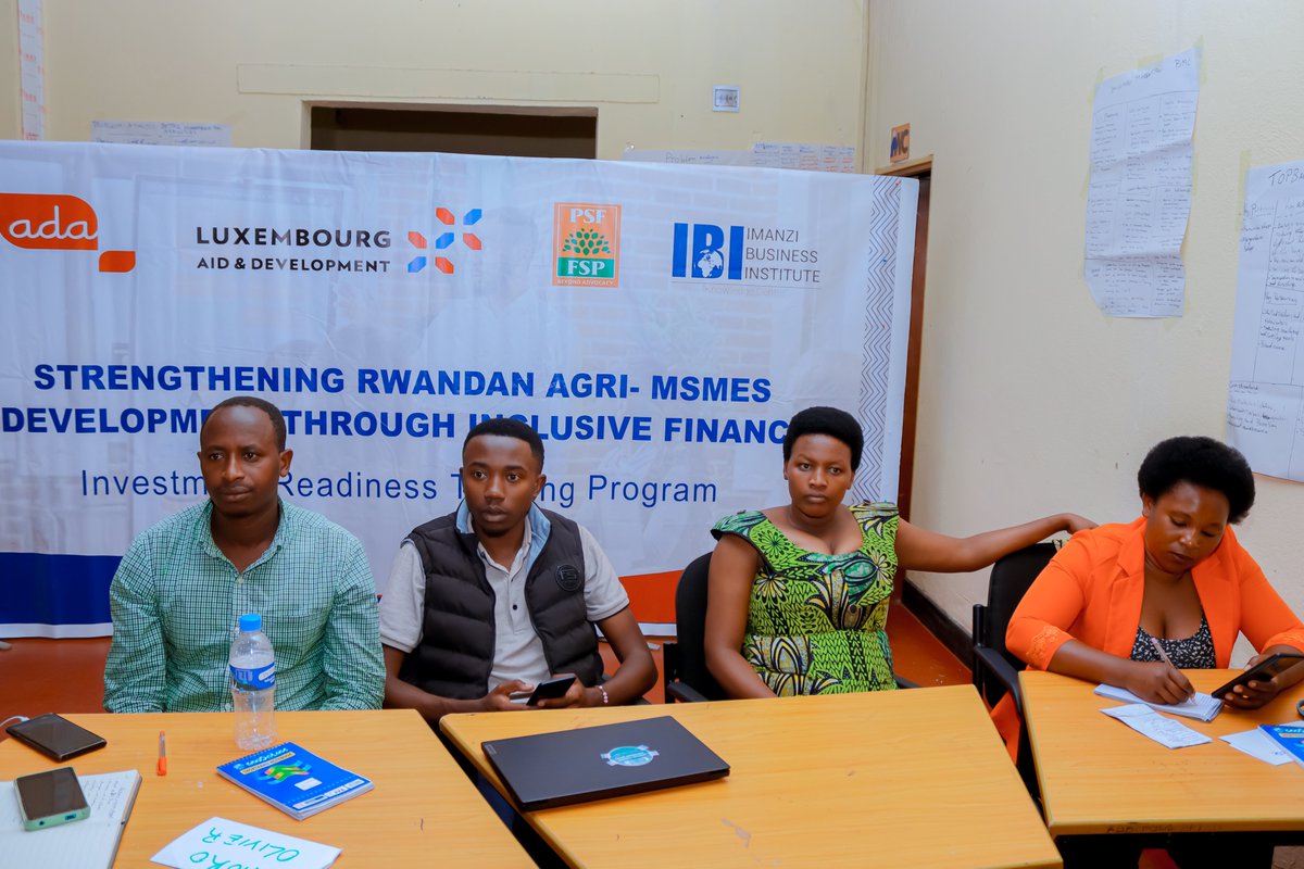 BusinessImanzi's tweet image. Day 6️⃣ ends on a strong note 🌱

#Entrepreneurs combined learning and practice to build better systems for managing data, improving productivity for sustainable growth. 📈💻

#Entrepreneurship #DataManagement 🚀