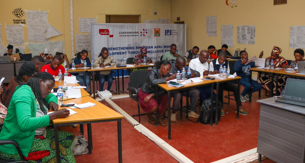 BusinessImanzi's tweet image. Day 6️⃣ ends on a strong note 🌱

#Entrepreneurs combined learning and practice to build better systems for managing data, improving productivity for sustainable growth. 📈💻

#Entrepreneurship #DataManagement 🚀