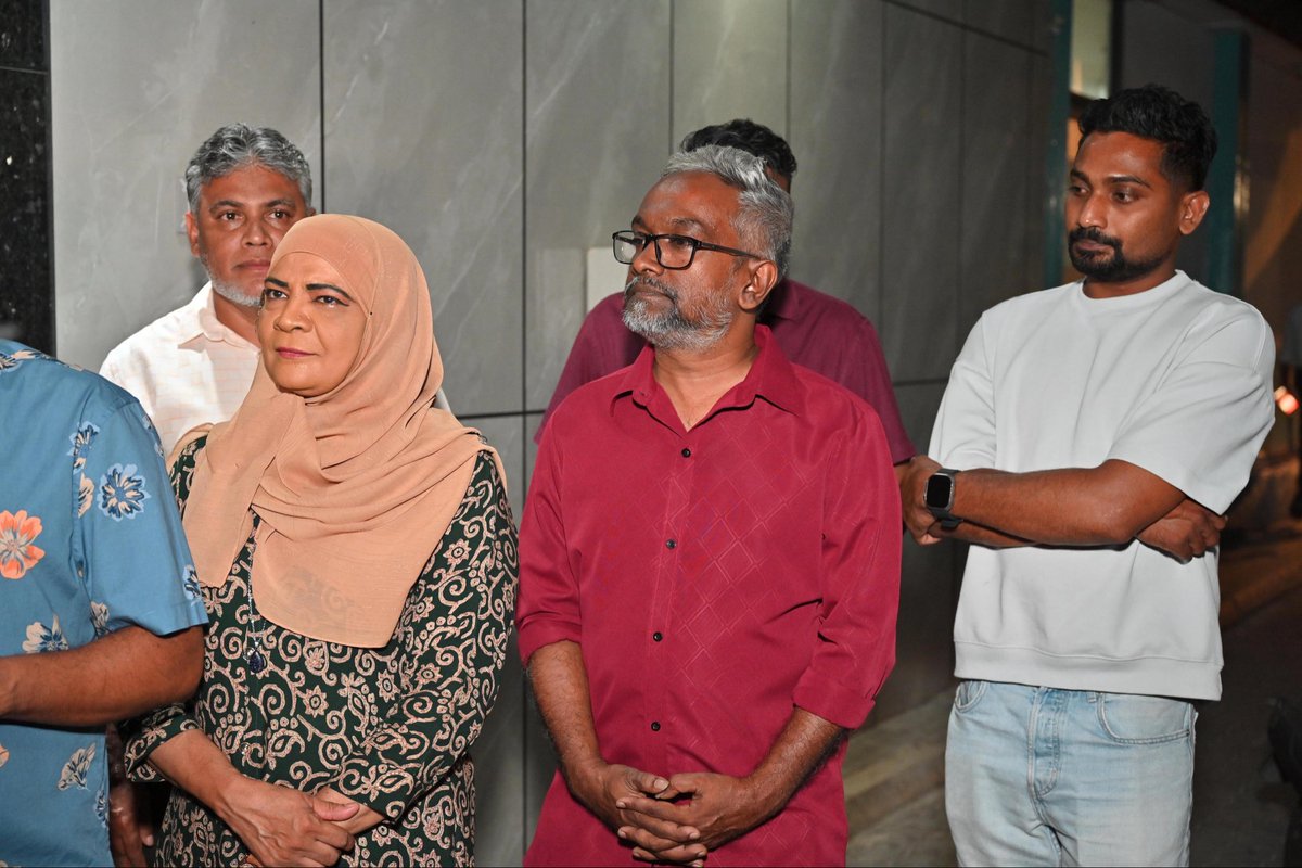 ހެންވޭރު އުތުރު ދާއިރާ T04 ގައި ކުރިއަށް ގެންދާ އެމްޑީޕީގެ ދޮރުން ދޮރަށް ހަރަކާތް. 

މާލެ ސިޓީ މޭޔަރ ކަމަށް <a href="/adamazim/">Adam Azim, Mayor of Male’ City</a> 
☑️3️⃣

މާލެ ސިޓީ އ.ތ.މ ކޮމެޓީގެ ރައީސާ ކަމަށް <a href="/reesha_a/">Aishath Reesha</a> ☑️3️⃣

ހެންވޭރު އުތުރު ދާއިރާގެ ކައުންސިލް މެންބަރު ކަމަށް <a href="/fathimath_lai/">fathimath Lai</a> 7️⃣☑️

ހެންވޭރު އުތުރު ދާއިރާގެ