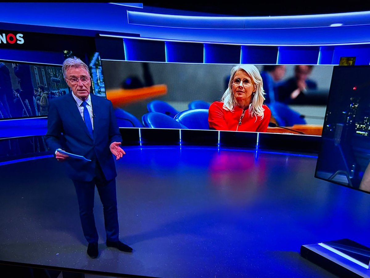 De NOS zou het journaal met het nieuwe kabinet moeten beginnen, maar begint met het nieuws over Mona Keijzer. 

Dit land gaat naar de verdoemenis met de aandacht voor en normalisering van extremen en populisten. 

#Keijzer
