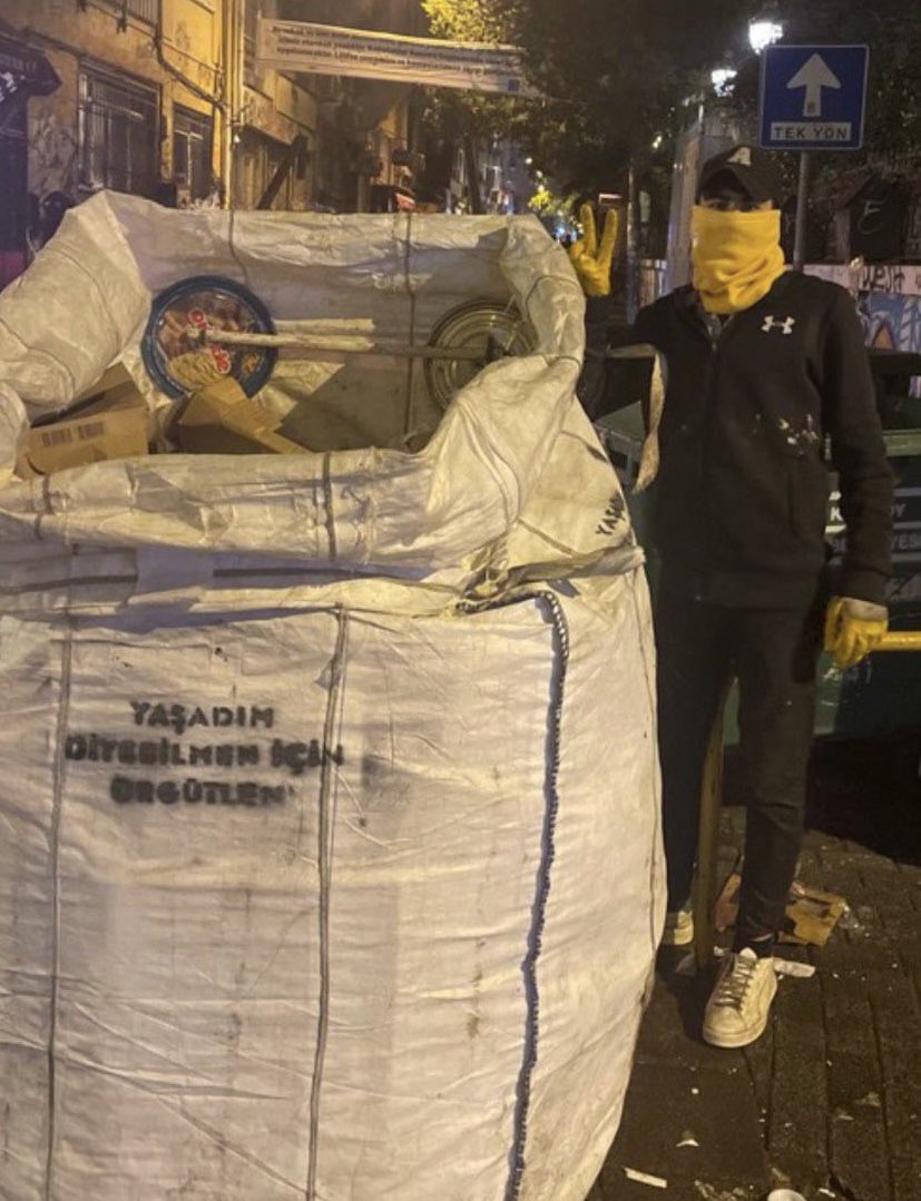 🚨 HESABIMIZ KAPATILDI!

Hesabımızın bir yıl içinde ikinci kez kapatılması tesadüf değil. Birçok hesap saray rejimini teşhir ettiği için, hakikati söylemekten geri durmadığı için hedef altında.
Sansürlenmeye çalışılan sesimiz, direncimiz ve örgütlülüğümüzle biz buradayız: Alışın!