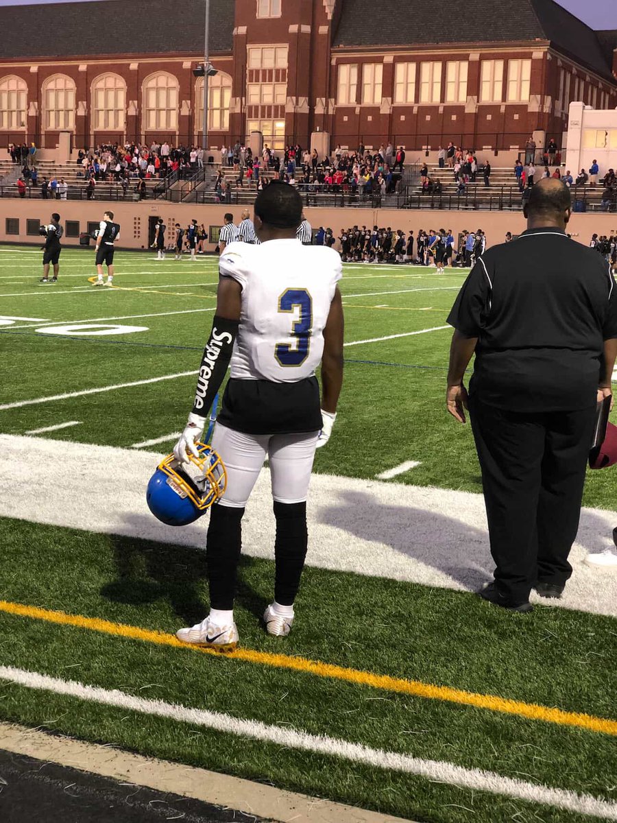 Chicagostatefbf's tweet photo. Breaking News: 5'11 195lb WR Brandon Taylor has committed and signed to #chicagostateuniversity 🟢⚪️ I asked, "Why CSU?" And " What are you looking forward to?"
#csu #chistatefb #chicagostate #play4Rome https://t.co/Ju3xC8l3KE