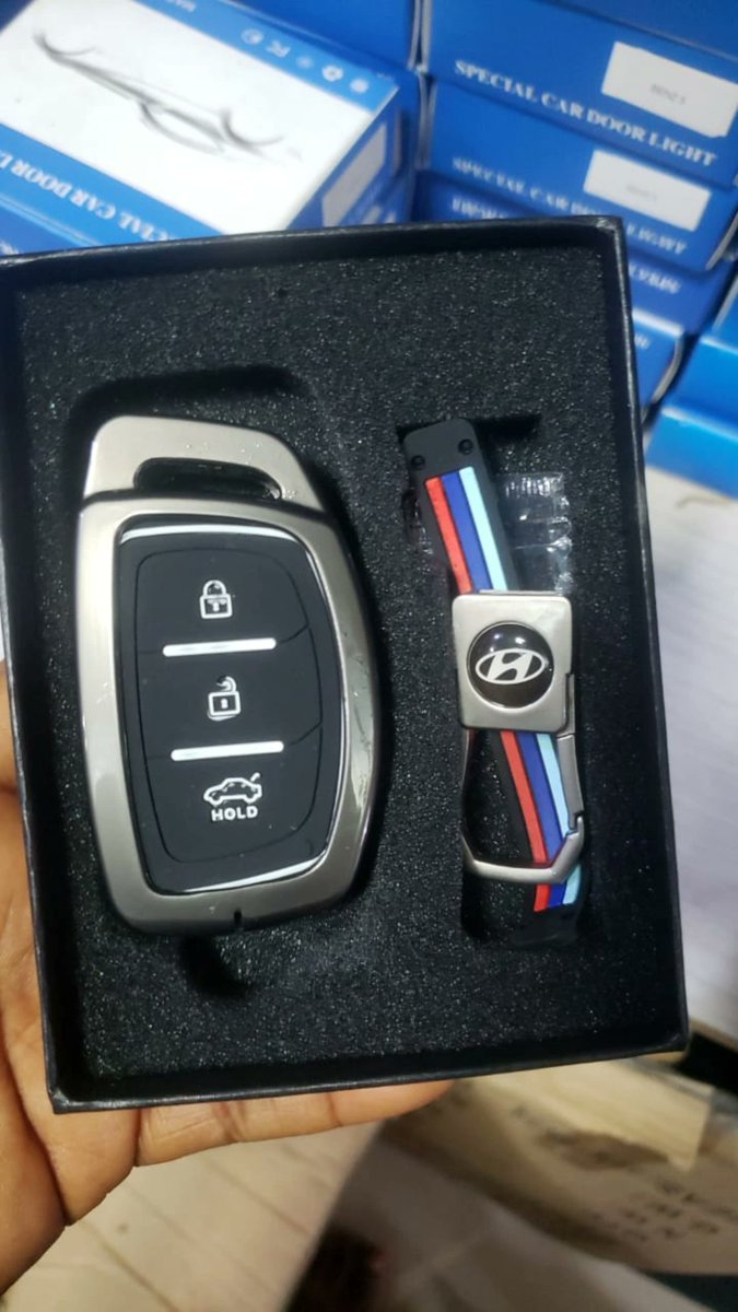 oputa_uju4379's tweet image. Protect your car keys from wear and tear with our unique key covers.
Available  for most cars and suvs 
Price from 18500
Plot 60, Oredola olojo St Ajao Estate Lagos 
Call or whatsapp 08038990387
#caraccessorieslagos 
#caraccessories 
#carkeycover