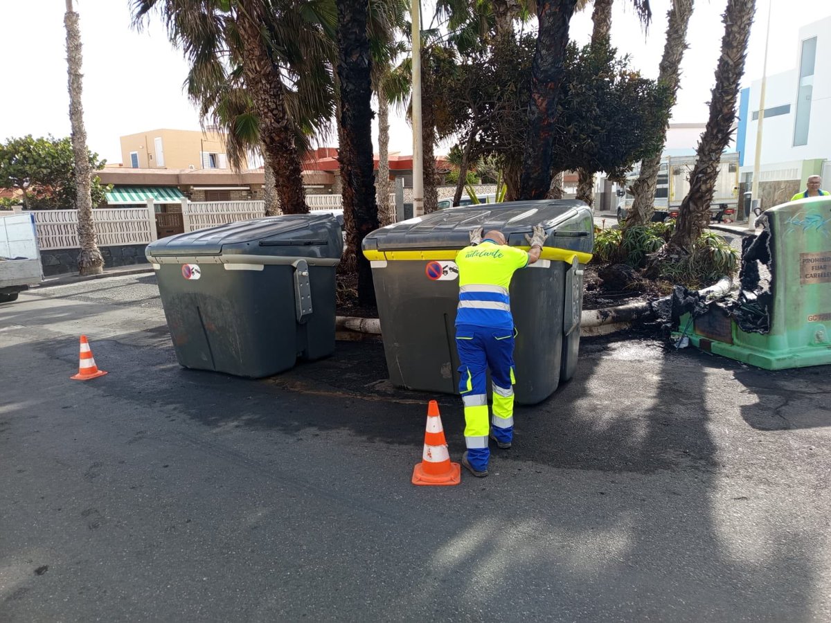 Telde incorpora 150 nuevos contenedores sin coste para el municipio gracias a un acuerdo con el Gobierno de Canarias y Ecoembes🙌 

La inversión, valorada en 150.000 euros, permitirá reforzar la recogida selectiva de residuos y mejorar la cobertura del servicio en la ciudad.♻️