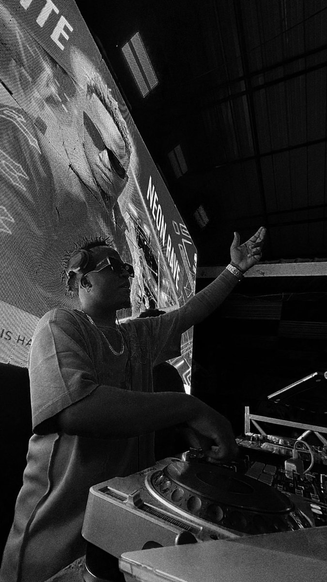 The baddest <a href="/DJMAGICTOUCHUG1/">DJ MAGICTOUCHUG 🎛</a> innit 👌