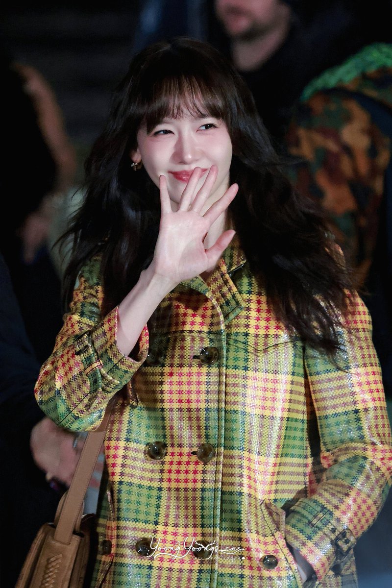 yoona at burberry fashion show