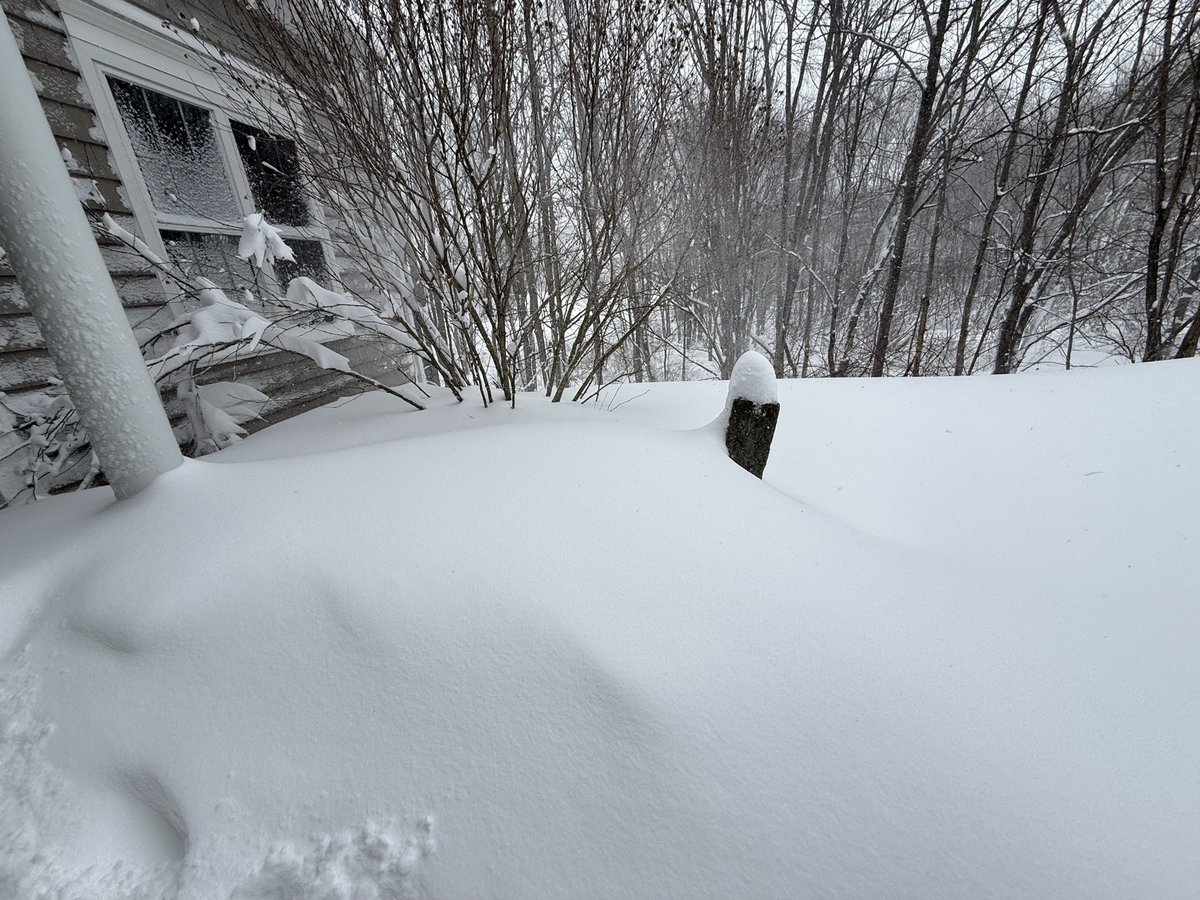Hayds1221's tweet photo. [210 PM] 13.5” of new snow measured in Westborough. Snow and wind continue with a current temp of 25 degrees. @NWSBoston @WX1BOX https://t.co/qvjdCu2ueu