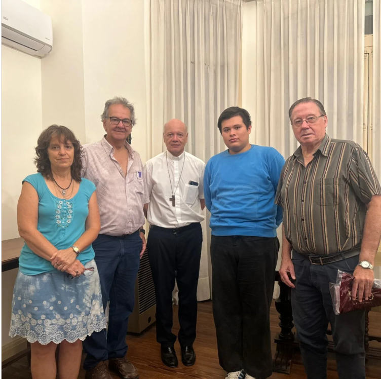 martinlop's tweet photo. Diócesis de San Isidro pediría que intendenta de @VivamosVL @soledadmartinez que vuelva el Transporte Gratuito "Bicentenario" 
https://t.co/2BNEp5UimT

#QueVuelvaElBicentenario https://t.co/hH2xec5dMU