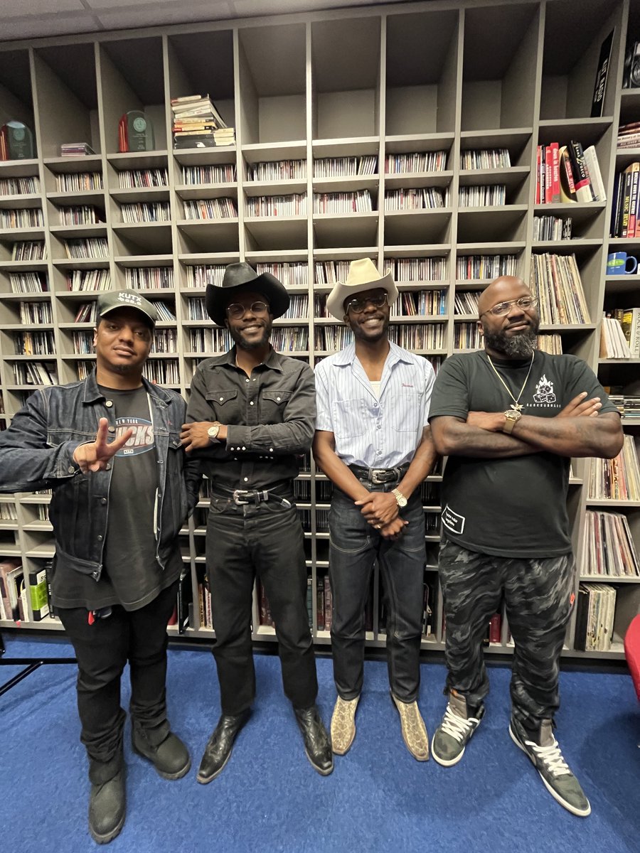 We sit down and talk with the Lousiana natives, now Austin-based TheBrosFresh about Madi Gras, musical influences, and more. 
Listen: kutkutx.studio/the-breaks/roc…