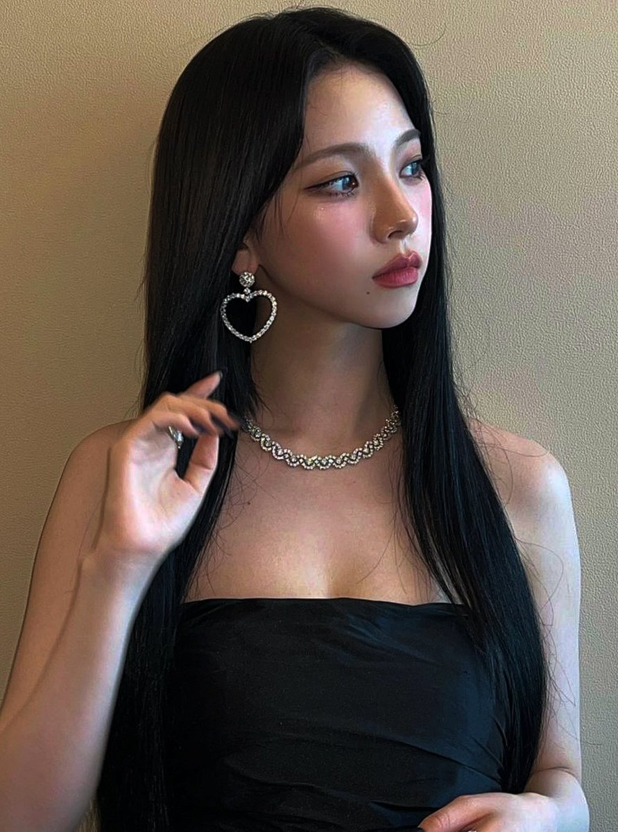 karina pics & loops tweet media