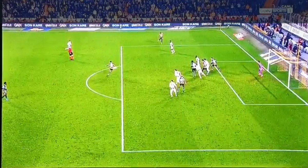 DoguBey35_'s tweet photo. @TFF_Org @GalatasaraySK @MHK_Resmi  Asensio şut atarken mert müldür ofsayt ve kalecinin görüş açısını kapatıyor . Kural sadece Galatasaray için geçerli ise söyleyin ona göre  oynayalım?? Ayak oyunları olmasın https://t.co/J1EeaFMCTM
