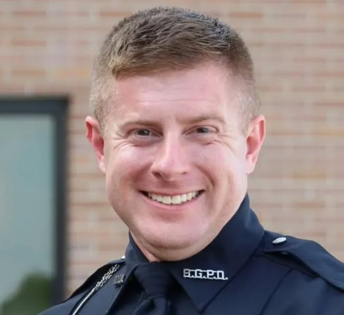 'He wanted to be a Beech Grove officer': Honoring Brian Elliott, a husband and a hero, who laid down his life to protect his city.

wibc.com/879393/remembe…